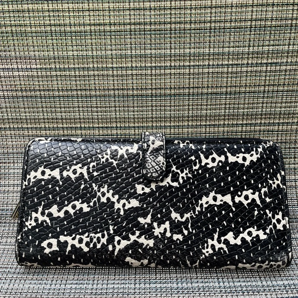 Coach Black & White Leather Wallet​​ - Picture 2 of 11